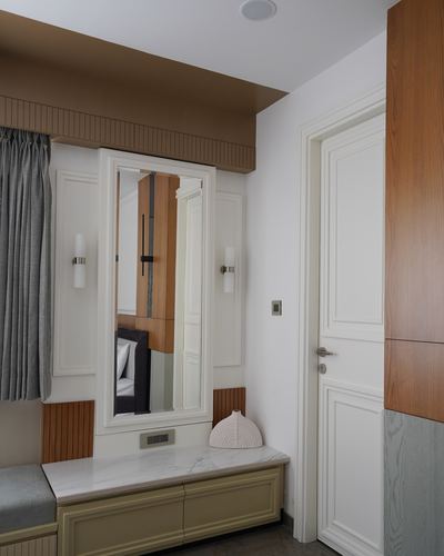 Neoclassical foyer with mirrored panel, marble console, and panelled wooden door