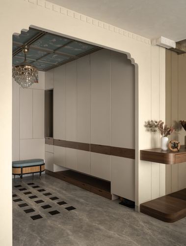 Foyer with arched portal, patterned ceiling, chandelier, grey wardrobe with wood band, marble floor inlay